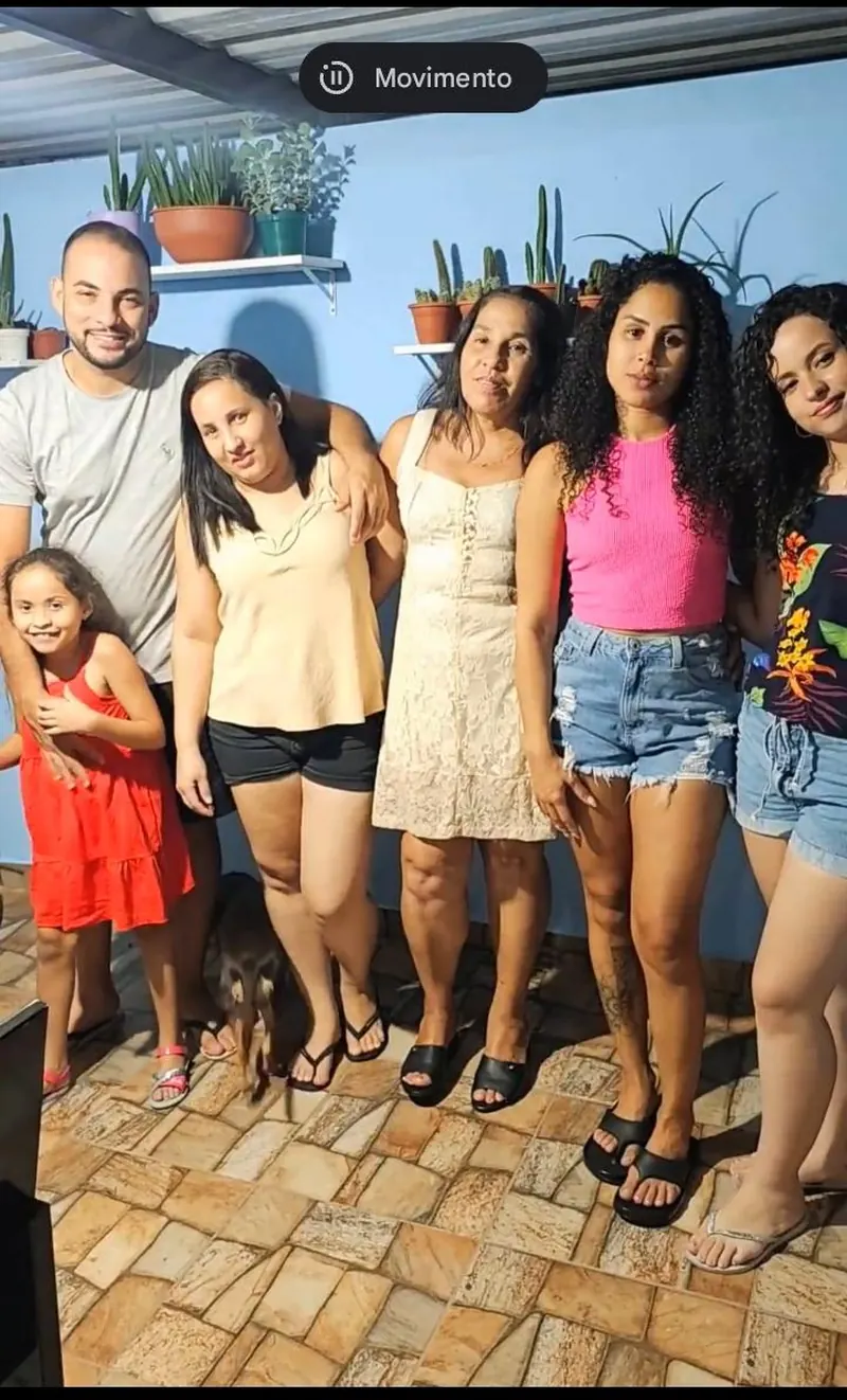 Família reunida em celebração